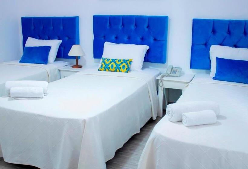 Quarto Triplo Estandar, Capriccio Mare y Restaurante