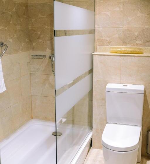 اتاق استاندارد با تخت بزرگ برای معلولان, Holiday Inn Aktau, An Ihg