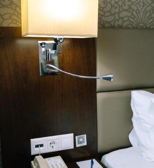 اتاق استاندارد با تخت بزرگ برای معلولان, Holiday Inn Aktau, An Ihg