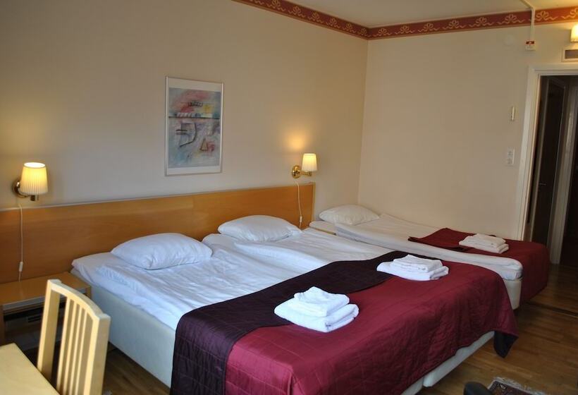 标准三人间, Solsta Hotell