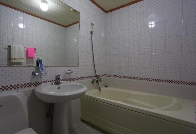 Quarto Superior, Paradaise Motel