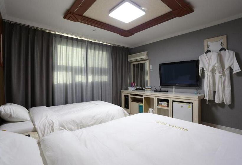 Quarto Superior, Paradaise Motel