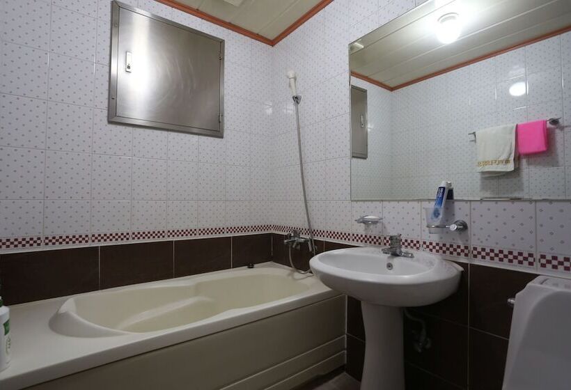 Quarto Estandar, Paradaise Motel
