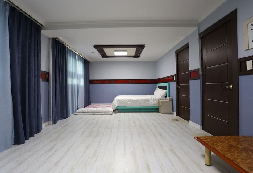 Семейный Номер, Paradaise Motel