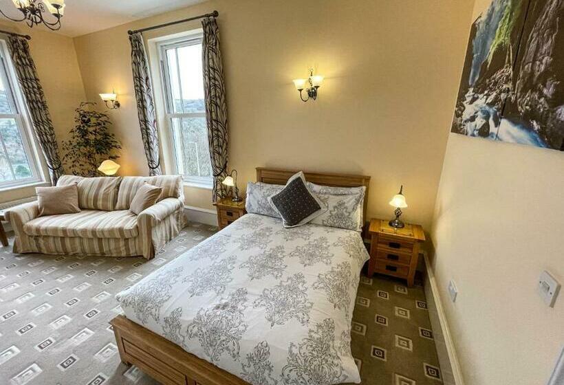 Номер Стандарт, Wildercombe House