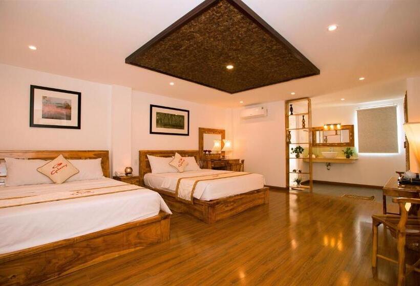 استودیو خانوادگی, Rex Hotel & Apartment