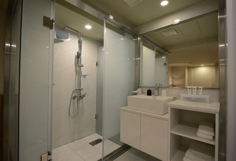 اتاق لوکس, Smile Inn  Taipei Main Station