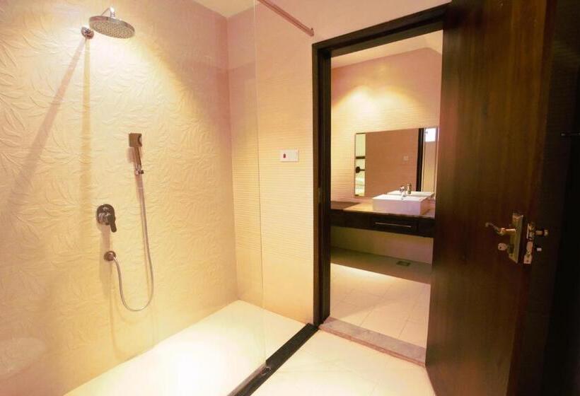 اتاق لوکس سه تخته, Avasta Resort