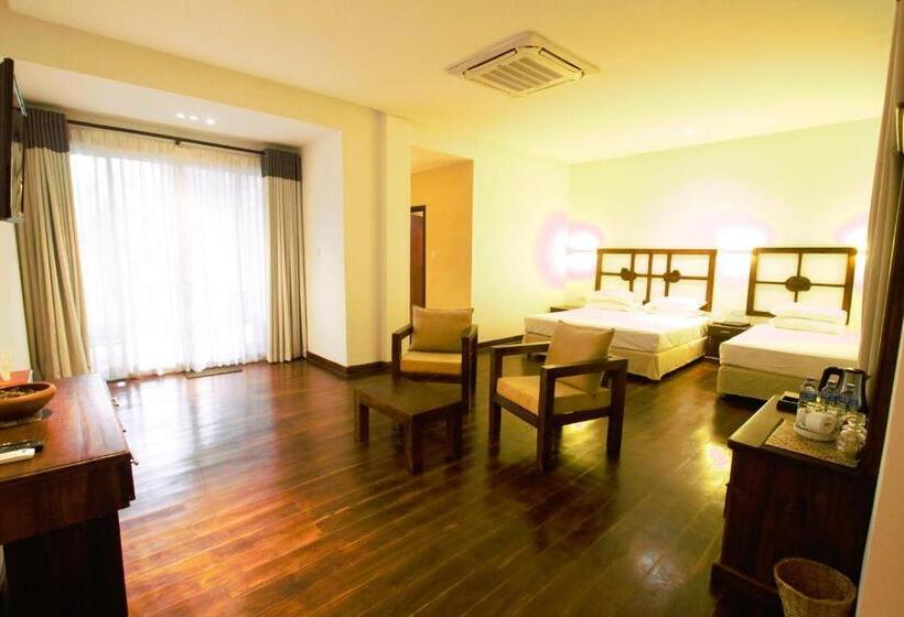 اتاق لوکس سه تخته, Avasta Resort