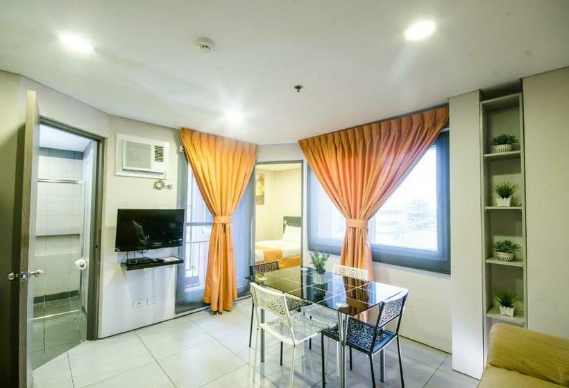 Полулюкс, Jade Hotel And Suites