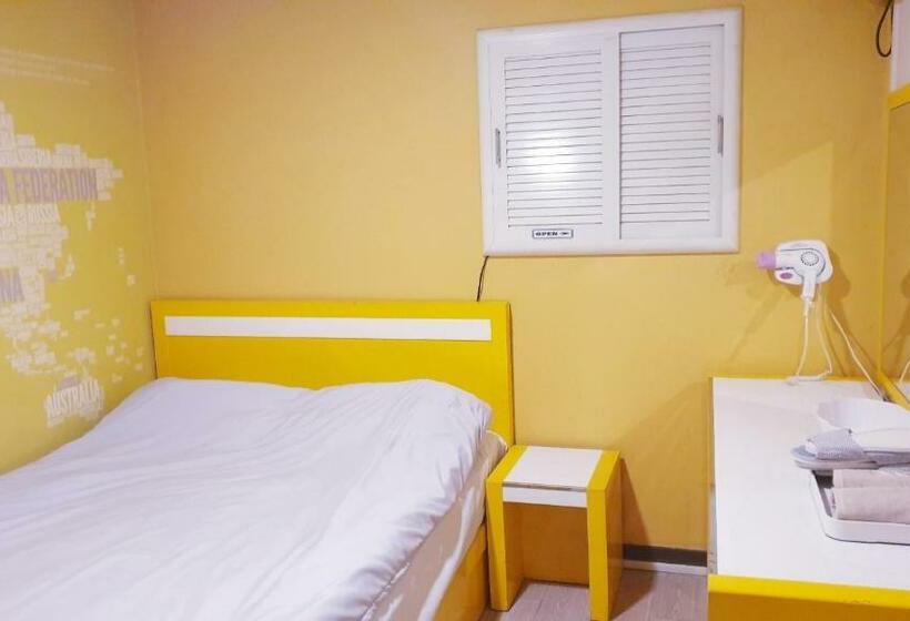 اتاق استاندارد یک نفره, Oppa Hostel Sinchon Hongdae