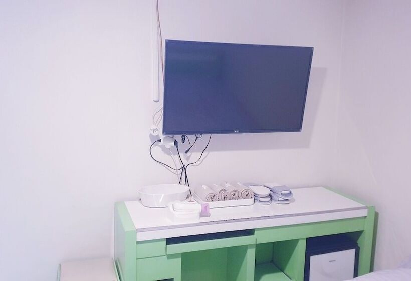 اتاق استاندارد سه نفره, Oppa Hostel Sinchon Hongdae