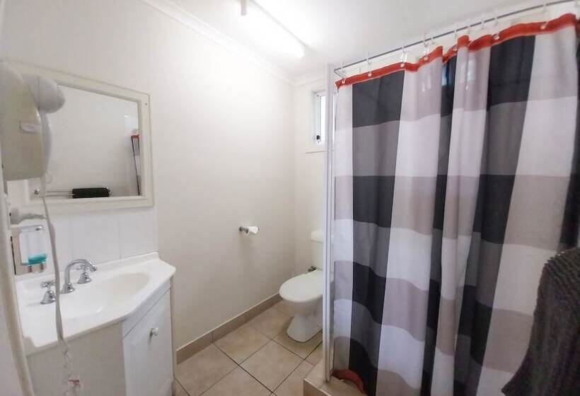 Семейный Номер, Tropic Coast Motel