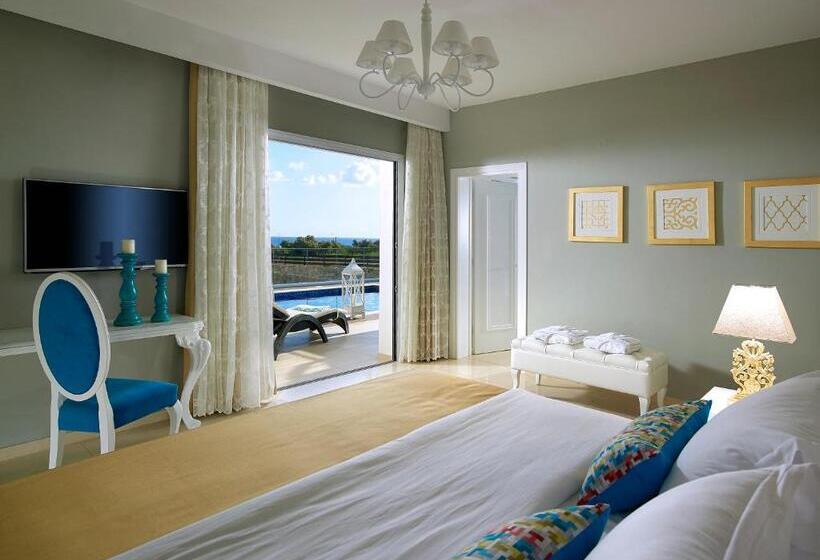 سوییت لوکس, Anemos Luxury Grand Resort