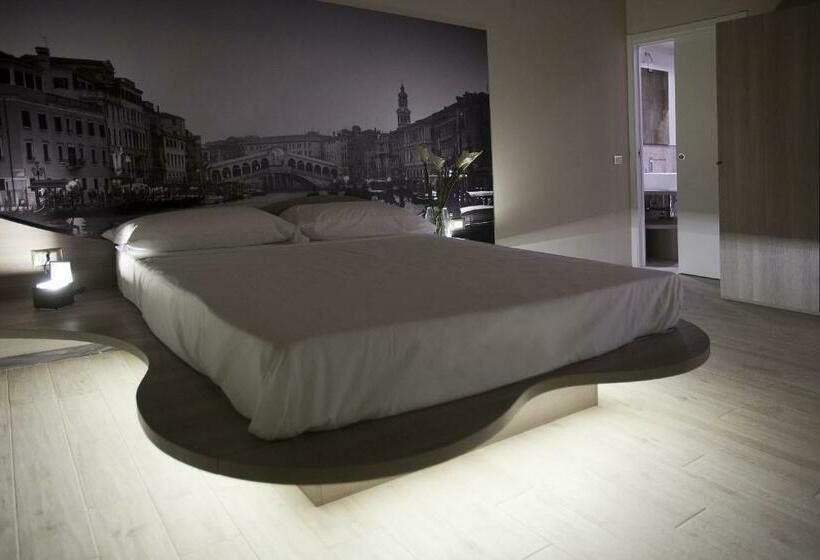 اتاق استاندارد با بالکن, Seven Rooms Milano