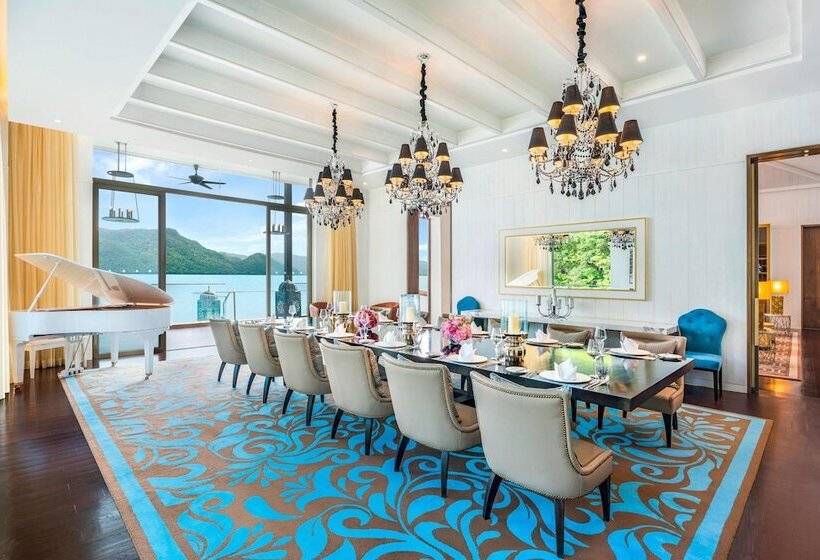 Вилла 4 Спальни, The St. Regis Langkawi