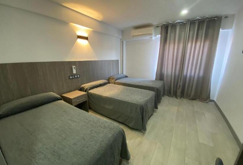 스탠다드 트리플 룸, Hostal Goyma Iii