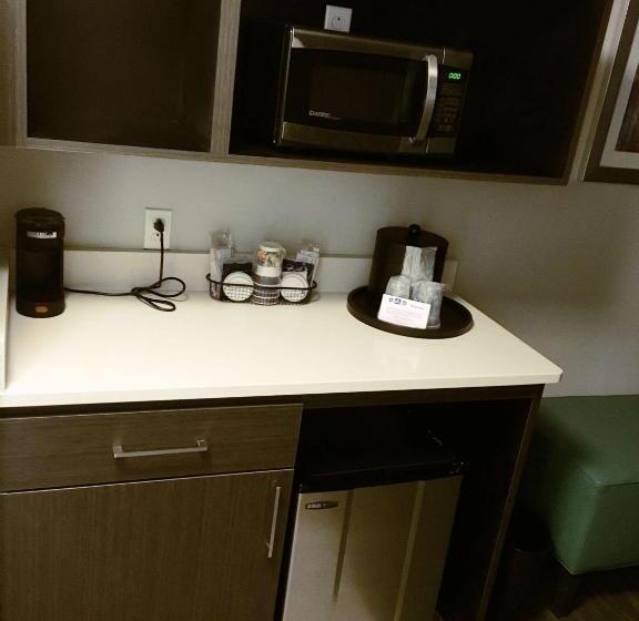 Люкс Deluxe Кровать Кинг, Best Western Plus Prien Lake Hotel & Suites   Lake Charles