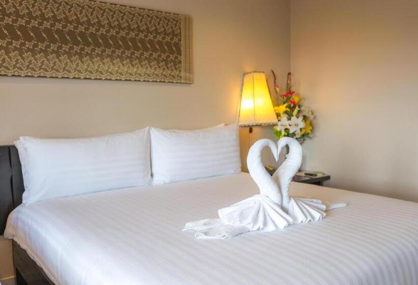 带大床的高级房间, Golden Tulip Essential Pattaya