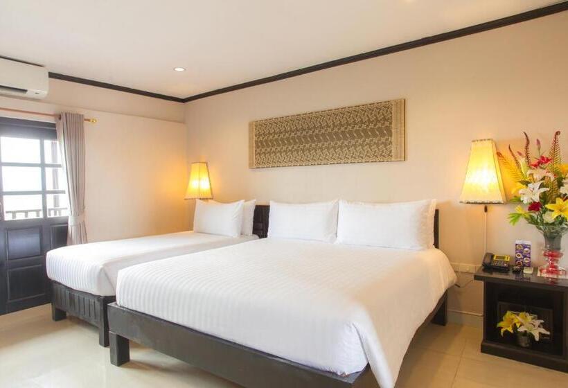带大床的高级房间, Golden Tulip Essential Pattaya