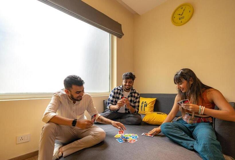 带大床的高级房间, The Hosteller Bangalore, Brigade Road