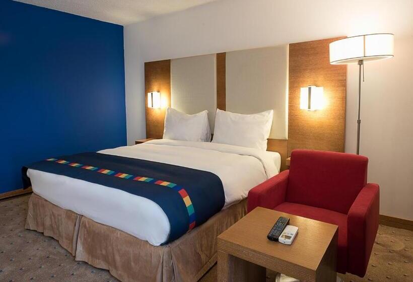 اتاق استاندارد با چشم‌انداز استخر, Park Inn By Radisson Abeokuta