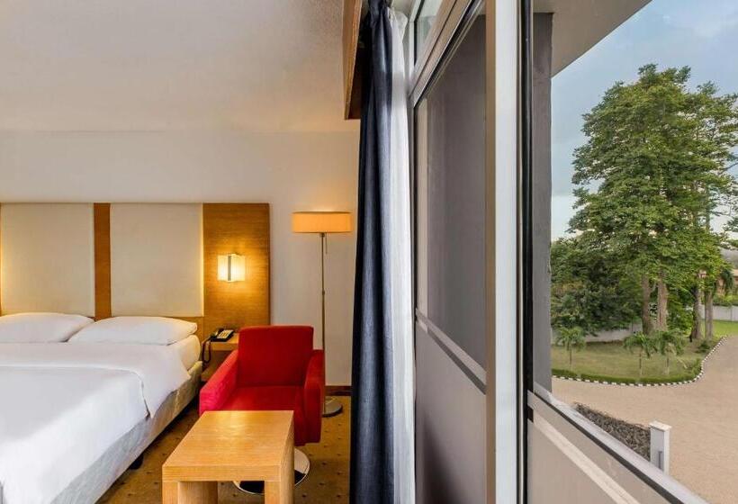 اتاق سوپریور با چشم‌انداز استخر, Park Inn By Radisson Abeokuta