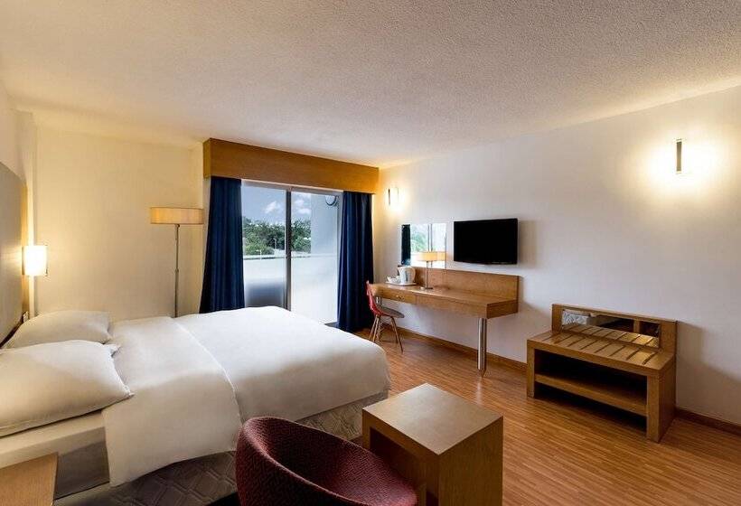 اتاق سوپریور با چشم‌انداز استخر, Park Inn By Radisson Abeokuta