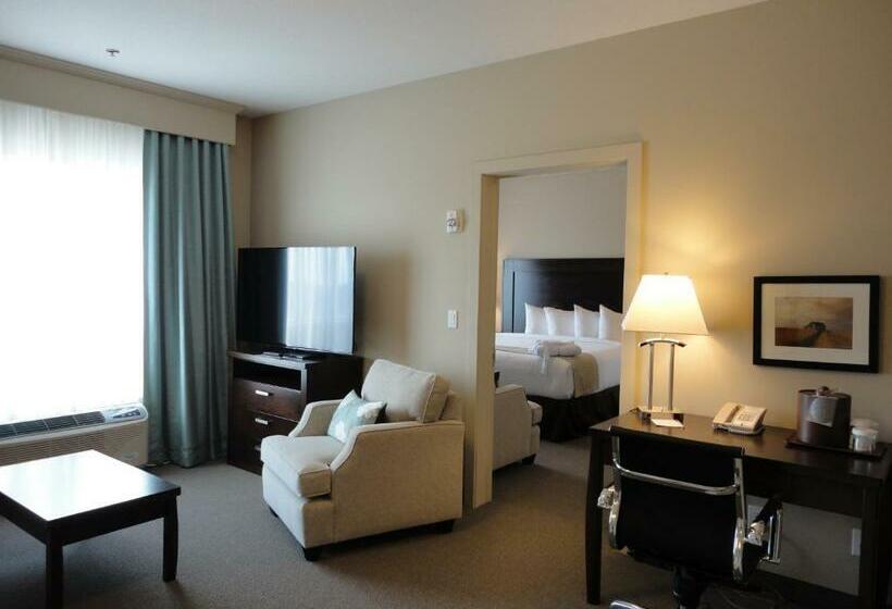 스위트 킹사이즈 침대, Ramada By Wyndham Emerald Park/regina East