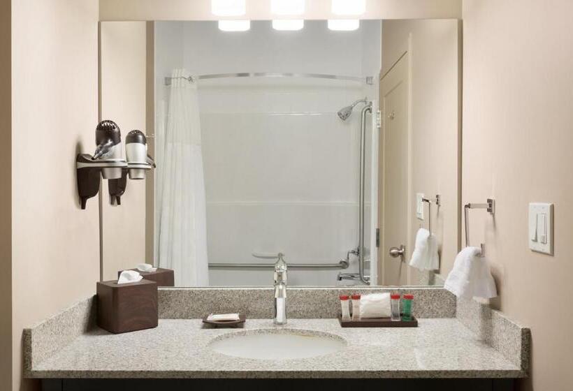 Люкс, Ramada By Wyndham Emerald Park/regina East