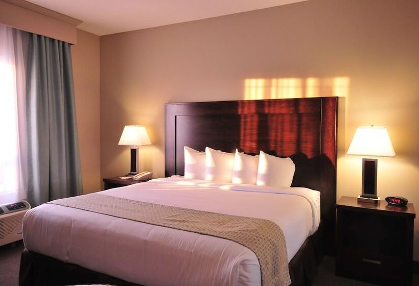Люкс, Ramada By Wyndham Emerald Park/regina East
