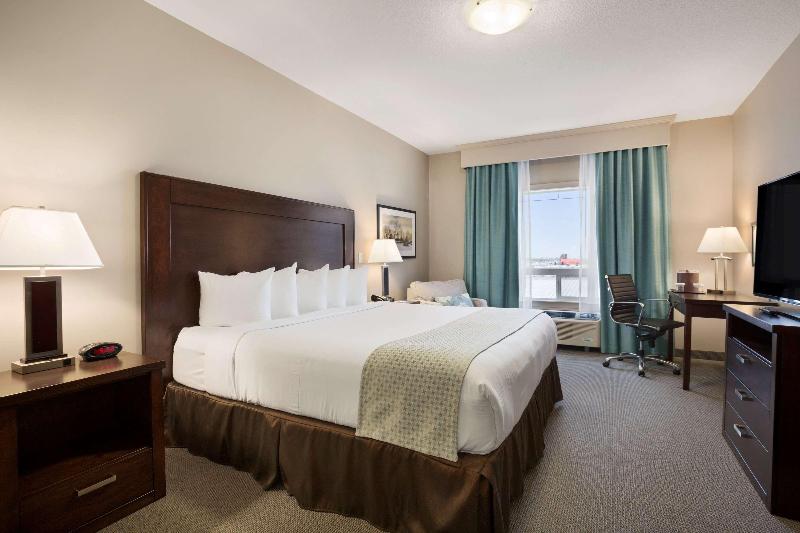 스탠다드 룸 킹사이즈 침대, Ramada By Wyndham Emerald Park/regina East