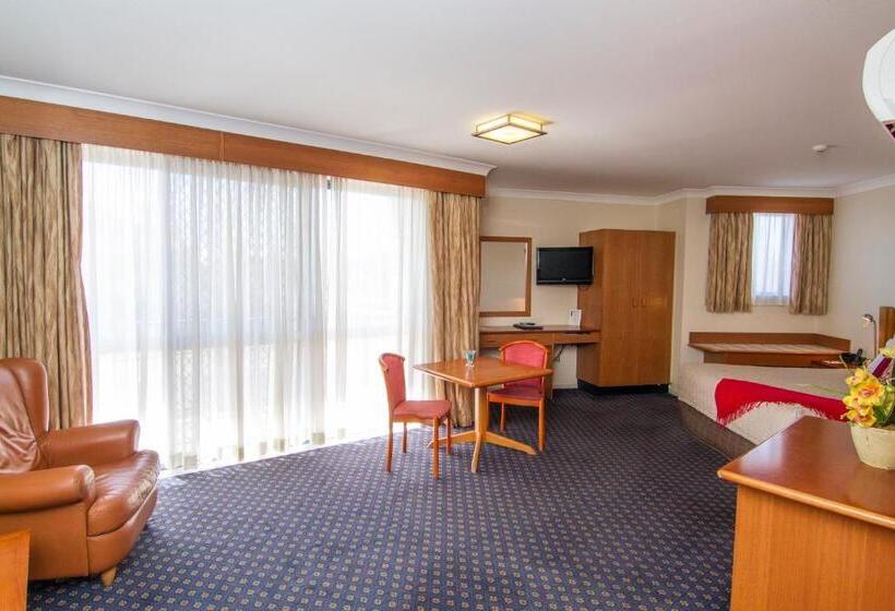 キングサイズベッドのスイートルーム, Dubbo Rsl Club Motel