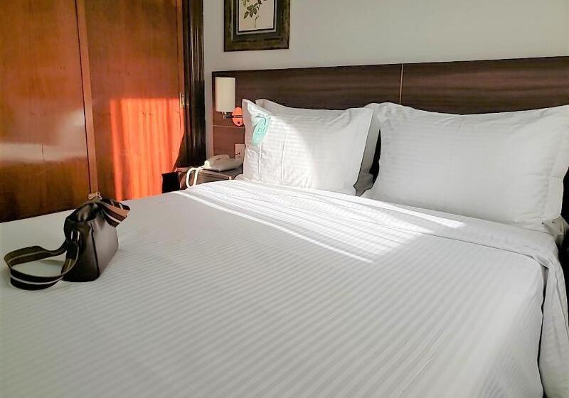 Номер Стандарт Кровать Кинг Адаптированный для Инвалидов, Holiday Inn Mishawaka, An Ihg