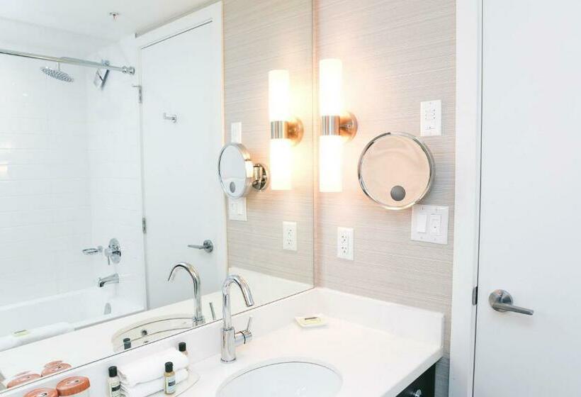 Президентский Люкс, Sandman Hotel Abbotsford Airport