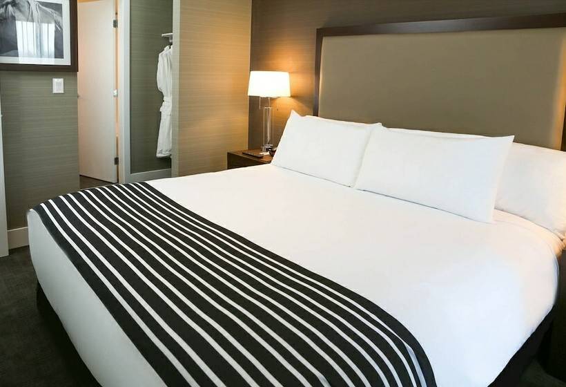Президентский Люкс, Sandman Hotel Abbotsford Airport