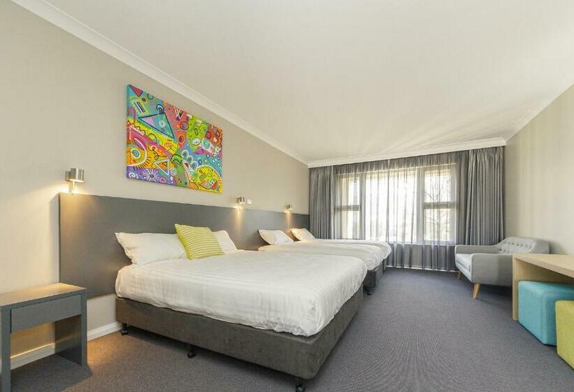 Семейный Номер, Club Cowra Motel