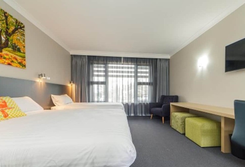 Семейный Номер, Club Cowra Motel