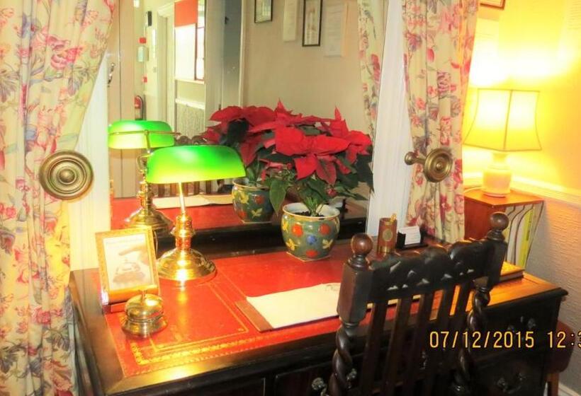 Семейный Номер, Hunters Lodge Guest House