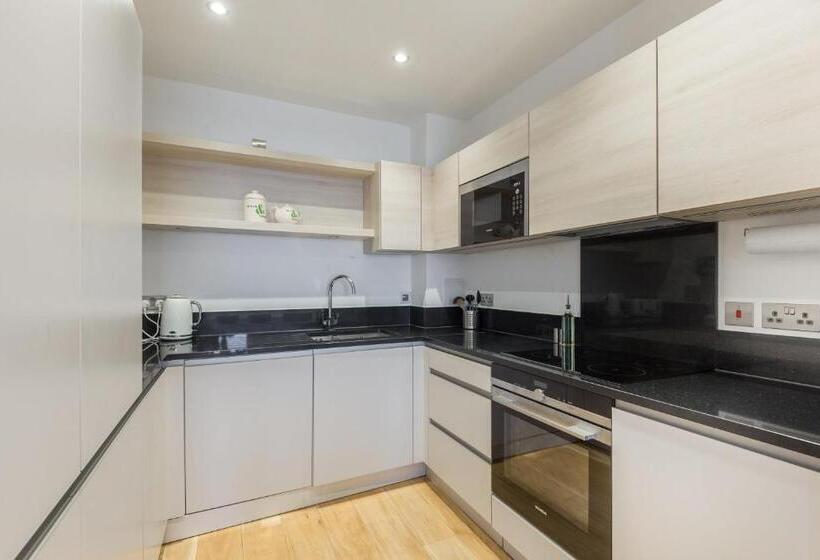 آپارتمان لوکس 1 خوابه, Bright Portobello Apt With Floor To Ceiling Views