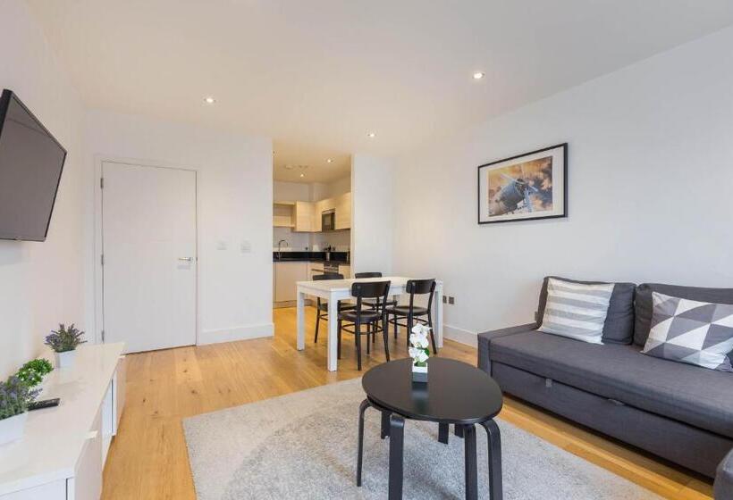 آپارتمان لوکس 1 خوابه, Bright Portobello Apt With Floor To Ceiling Views