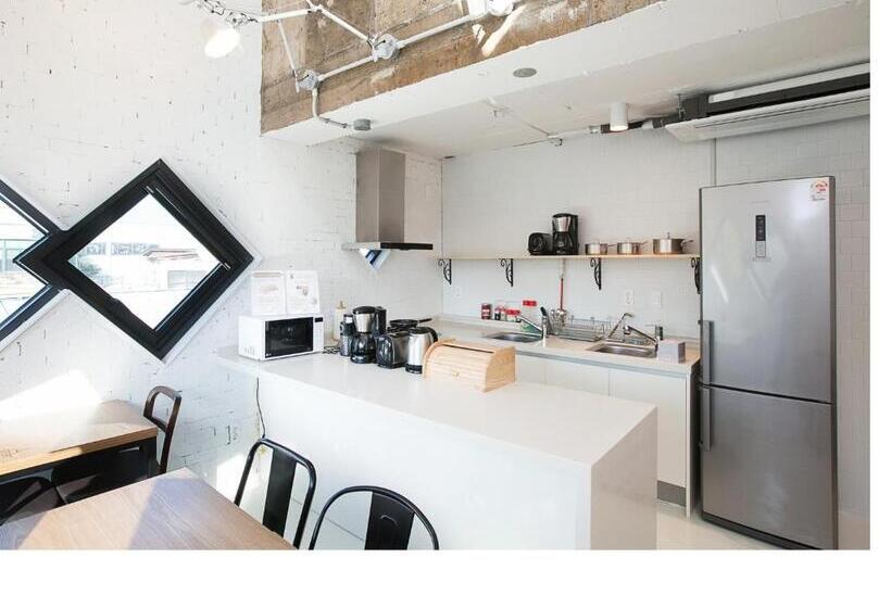 Кровать в Общей Комнате, Mir Guesthouse