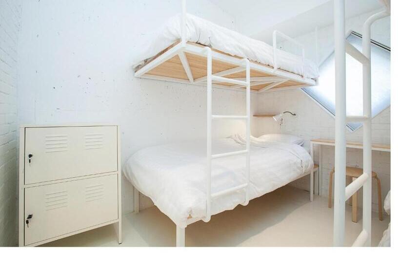 Кровать в Общей Комнате, Mir Guesthouse