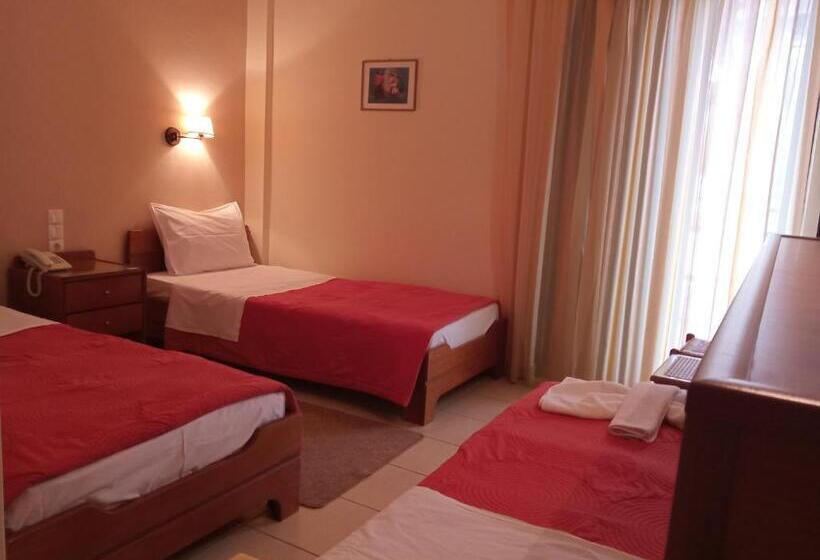 Трехместный Номер Классика, Prigipikon Suites And Sofites