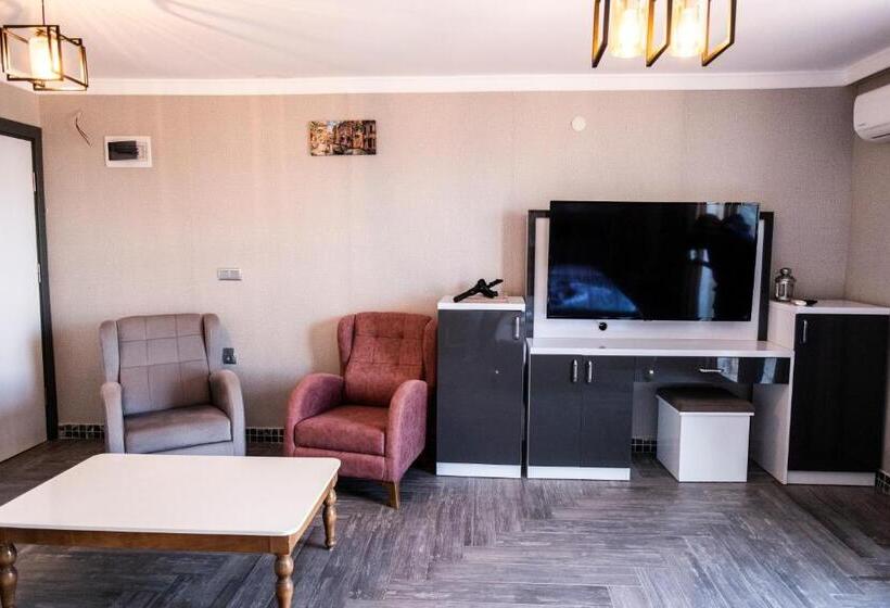 اتاق لوکس با بالکن و چشم‌انداز دریا, Stone House Buti̇k Otel
