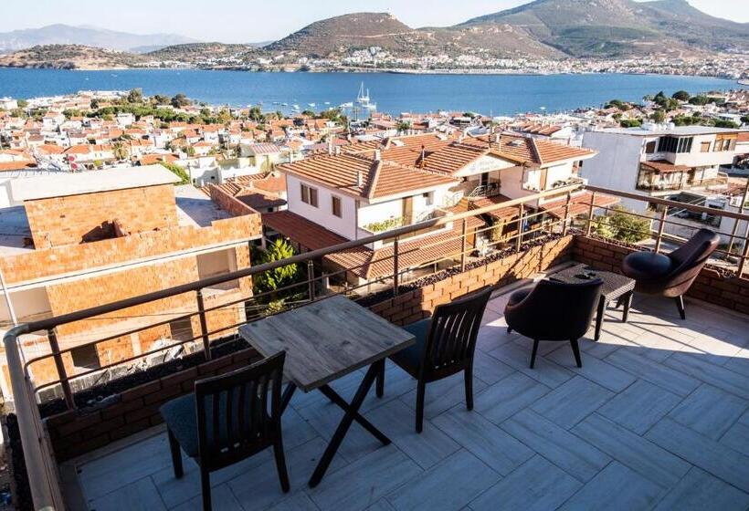اتاق لوکس با بالکن و چشم‌انداز دریا, Stone House Buti̇k Otel