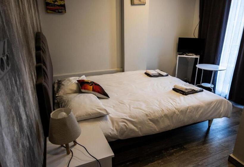 اتاق استاندارد با چشم‌انداز استخر, Stone House Buti̇k Otel