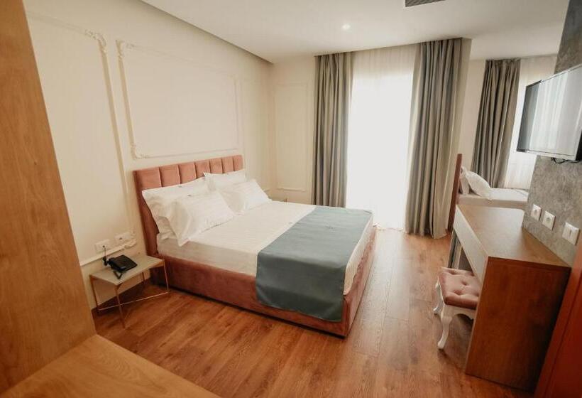 家庭间, Martiness Hotel Durres