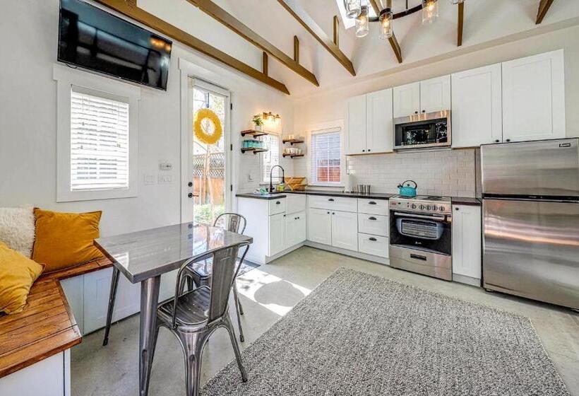 استودیوی استاندارد, Pueblo Street Tiny Home
