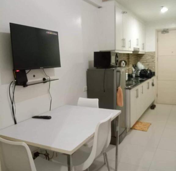 استودیو استاندارد با بالکن, Rhm Condostaycation At Sea Residence